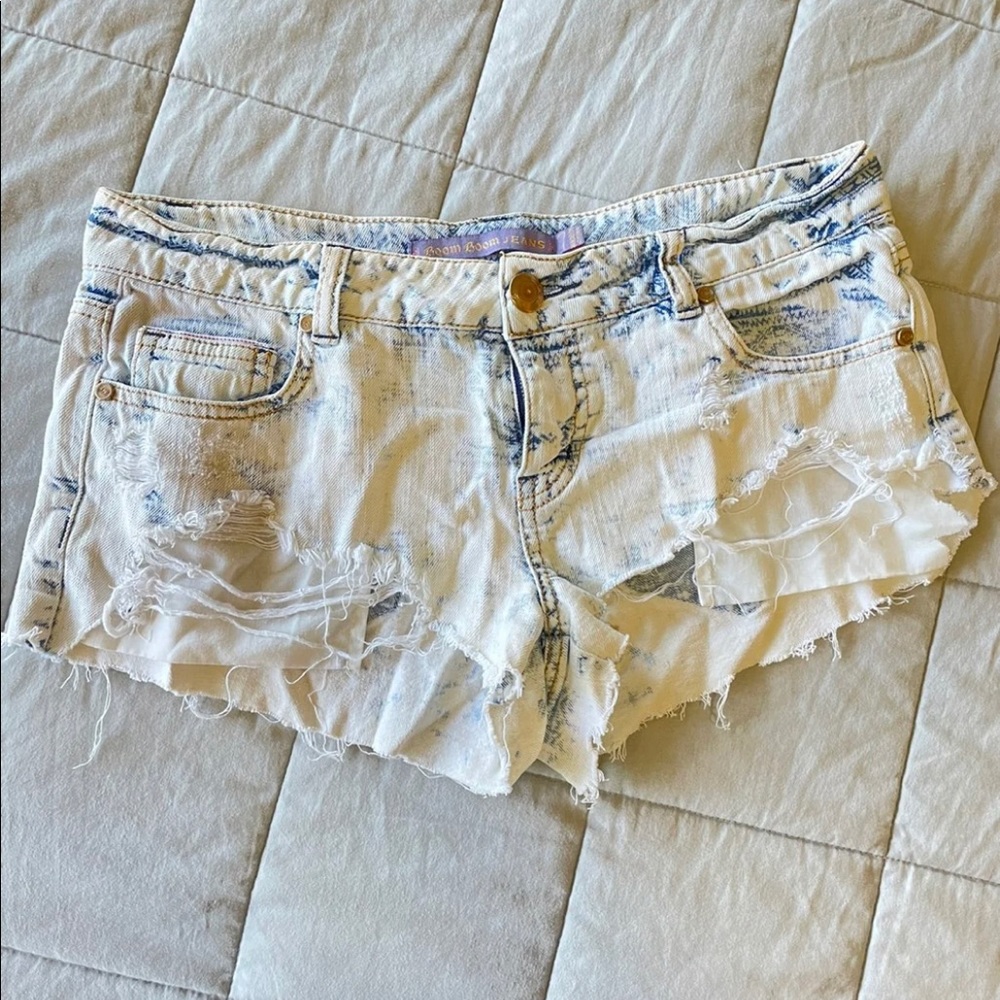 Shorty shorts